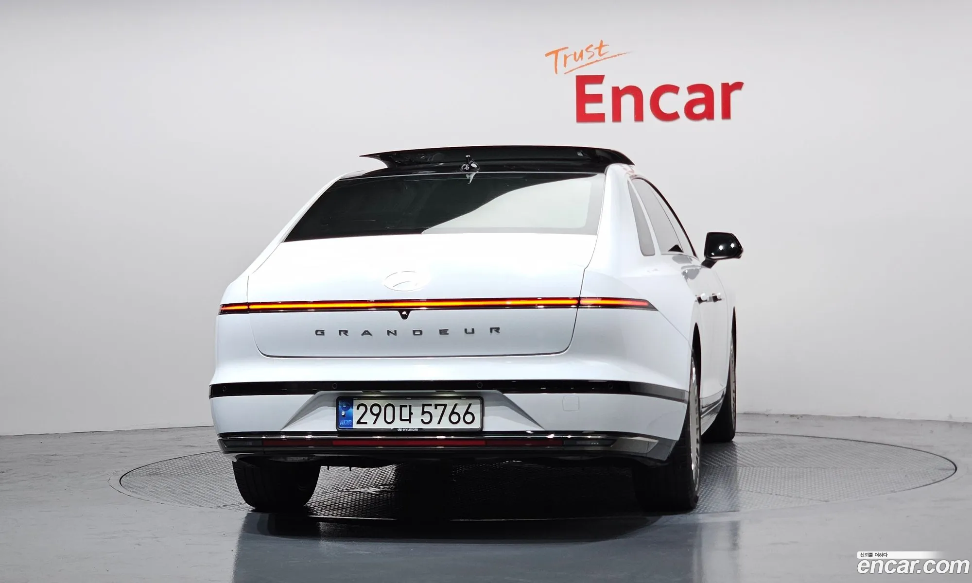 Hyundai Grandeur Hybrid 2023 — 9