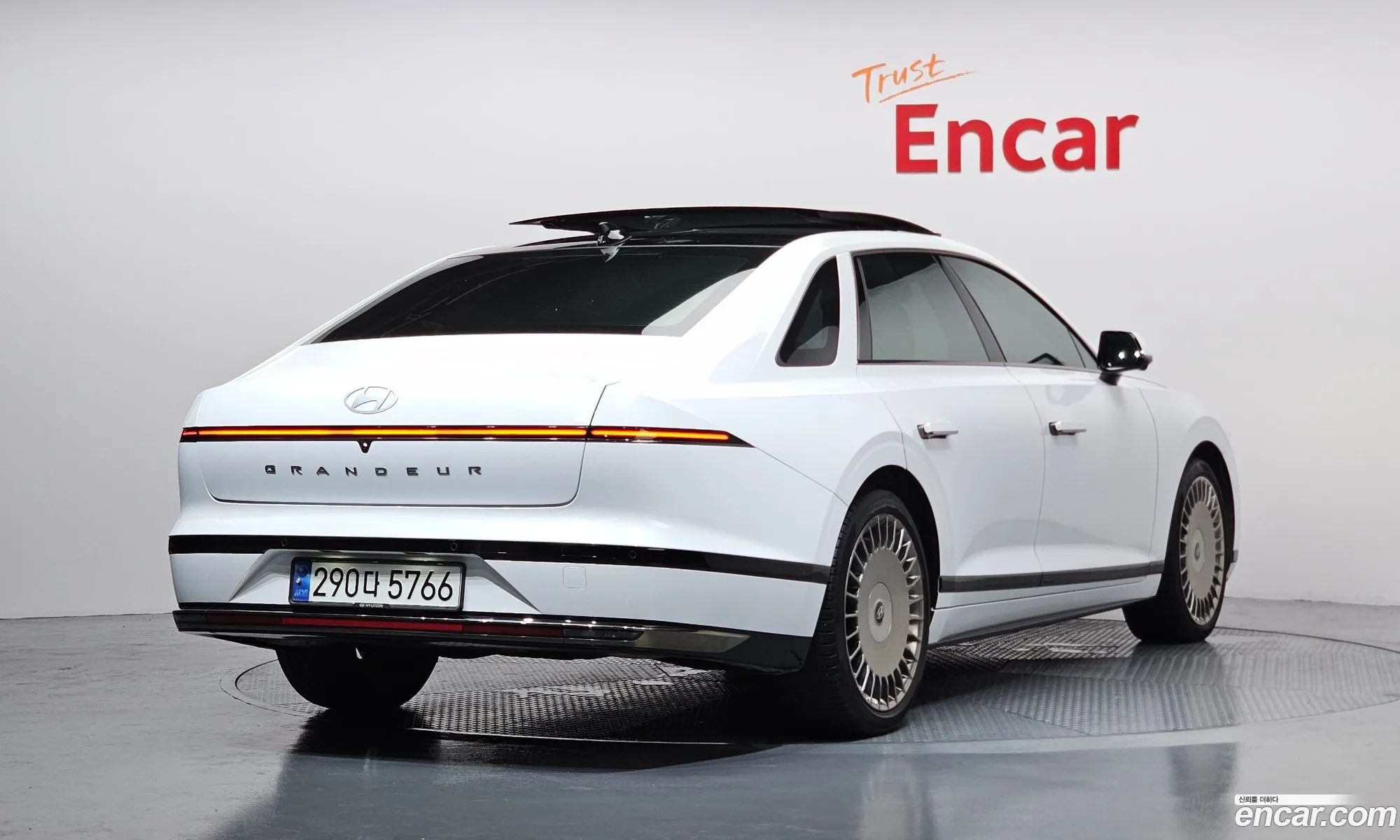 Hyundai Grandeur Hybrid 2023 — 7