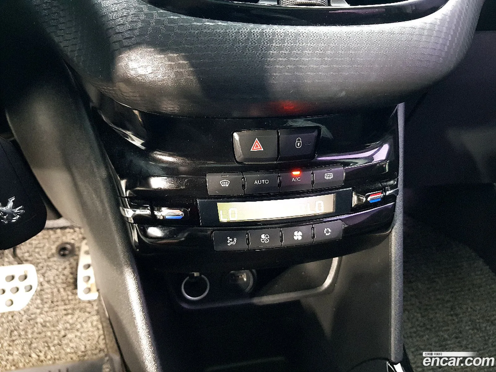 Peugeot 2008 2017 — 13