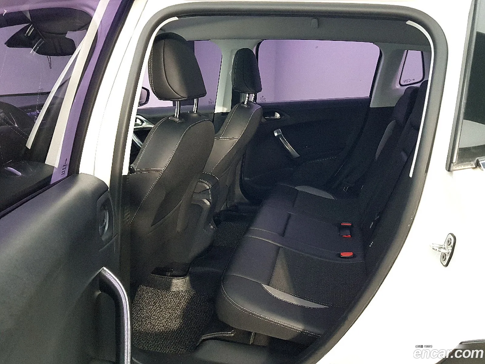 Peugeot 2008 2017 — 8