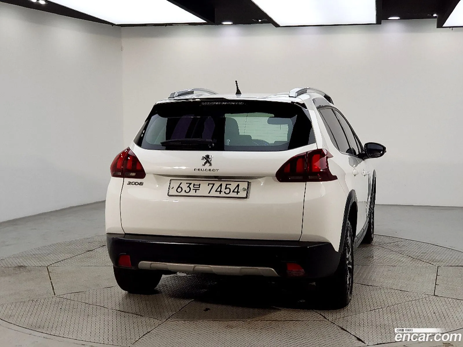 Peugeot 2008 2017 — 12