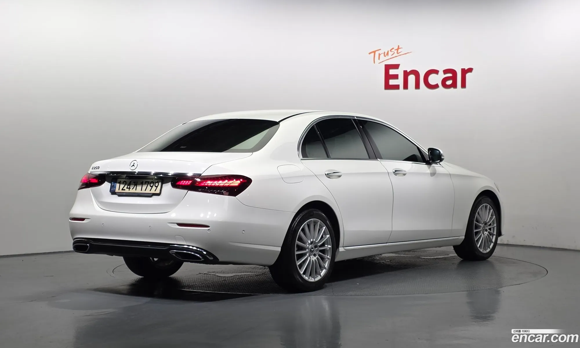 Mercedes-Benz E-Class W213 2021 — 32