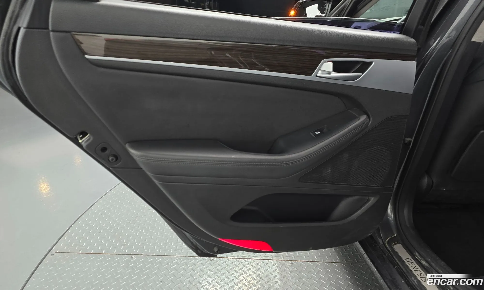Genesis G80 2016 KMHGL41DDHU207428 — 5