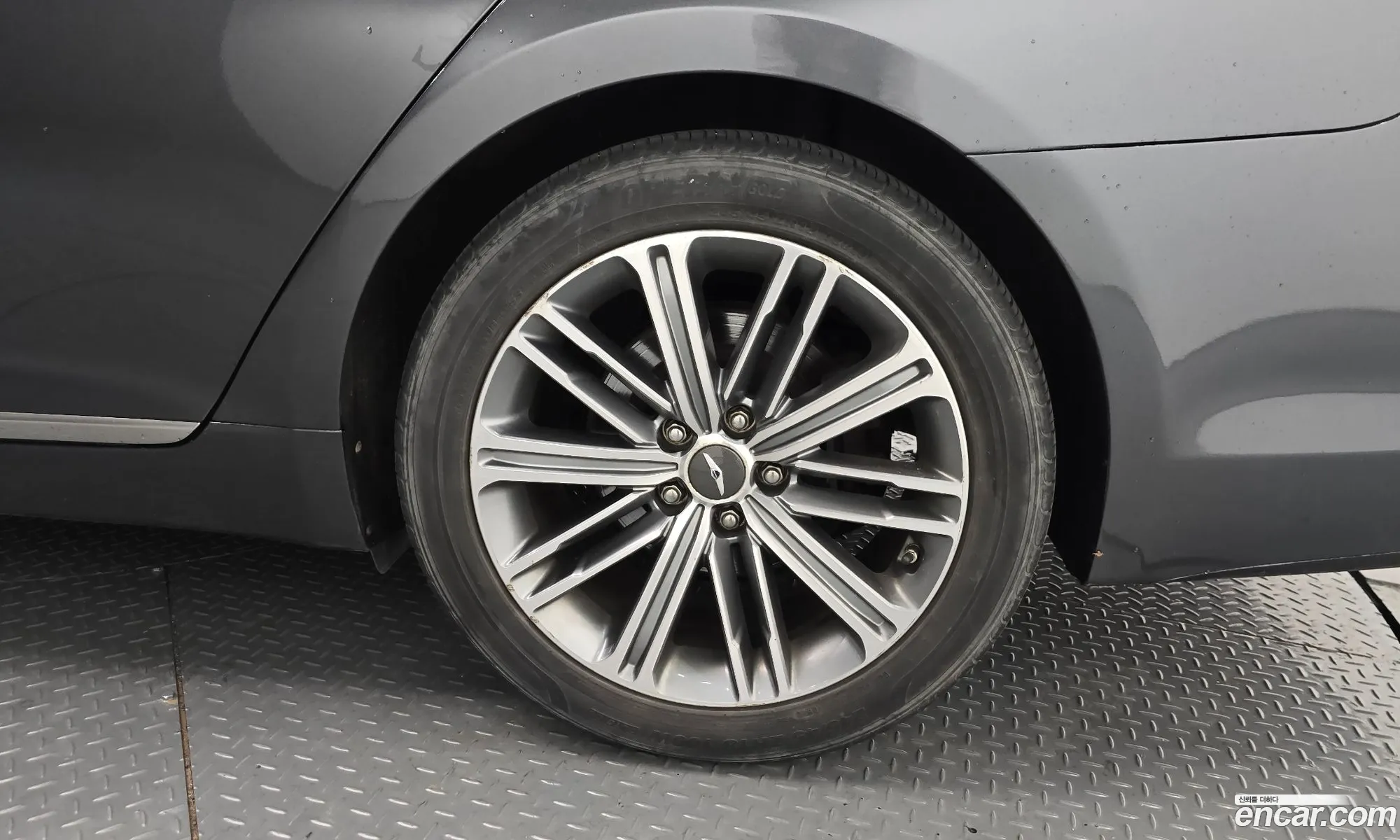 Genesis G80 2016 KMHGL41DDHU207428 — 2