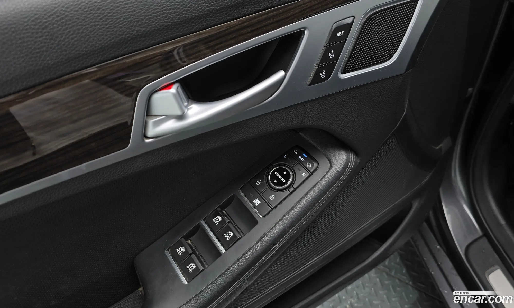 Genesis G80 2016 KMHGL41DDHU207428 — 28