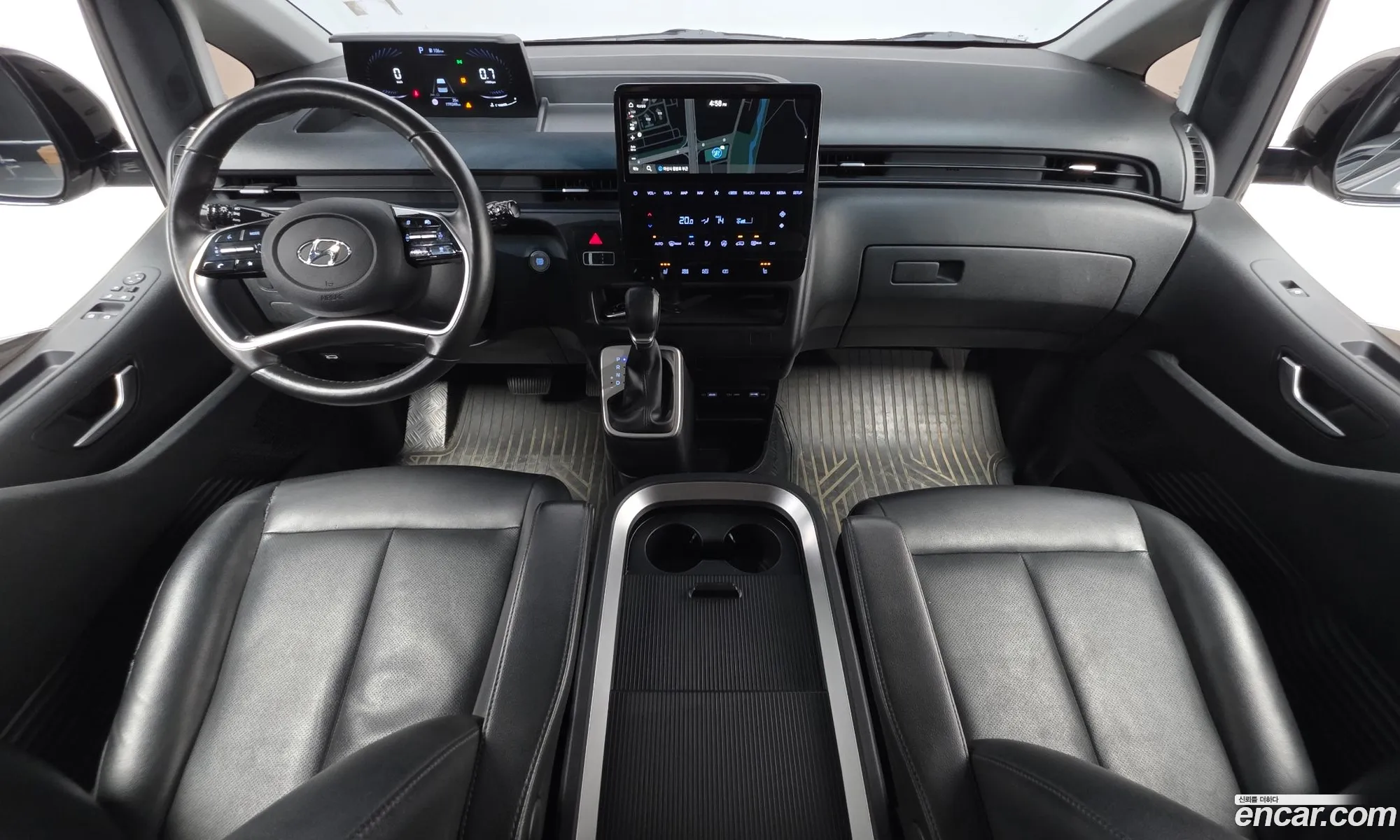 Hyundai Staria 2022 — 23