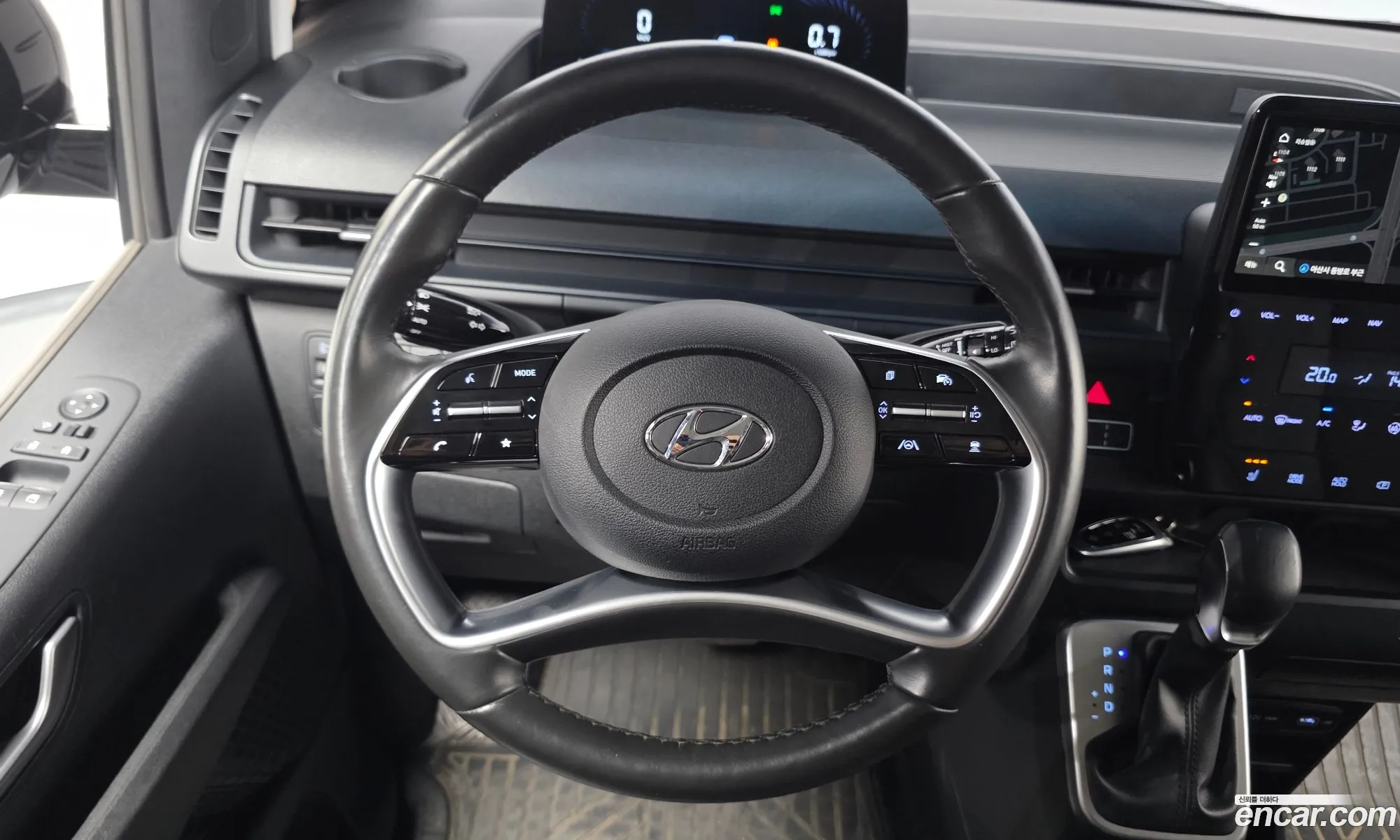 Hyundai Staria 2022 — 18