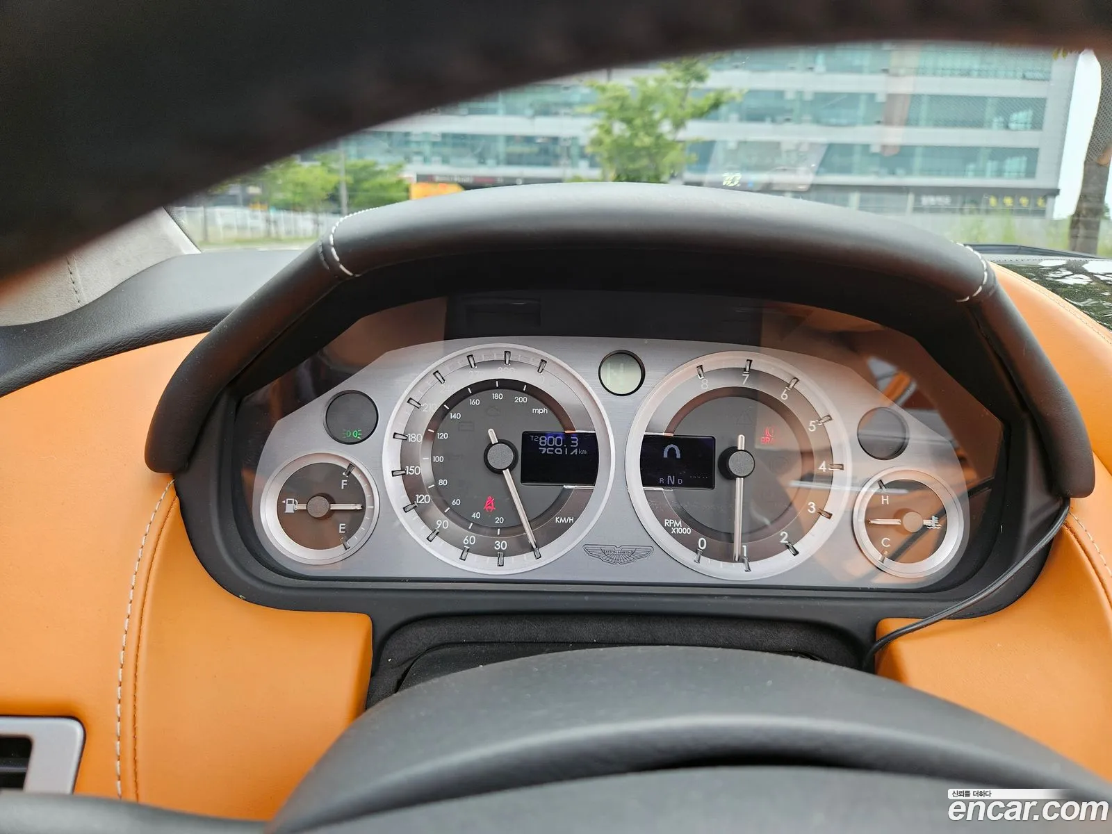 Aston Martin V8 Vantage 2016 — 12