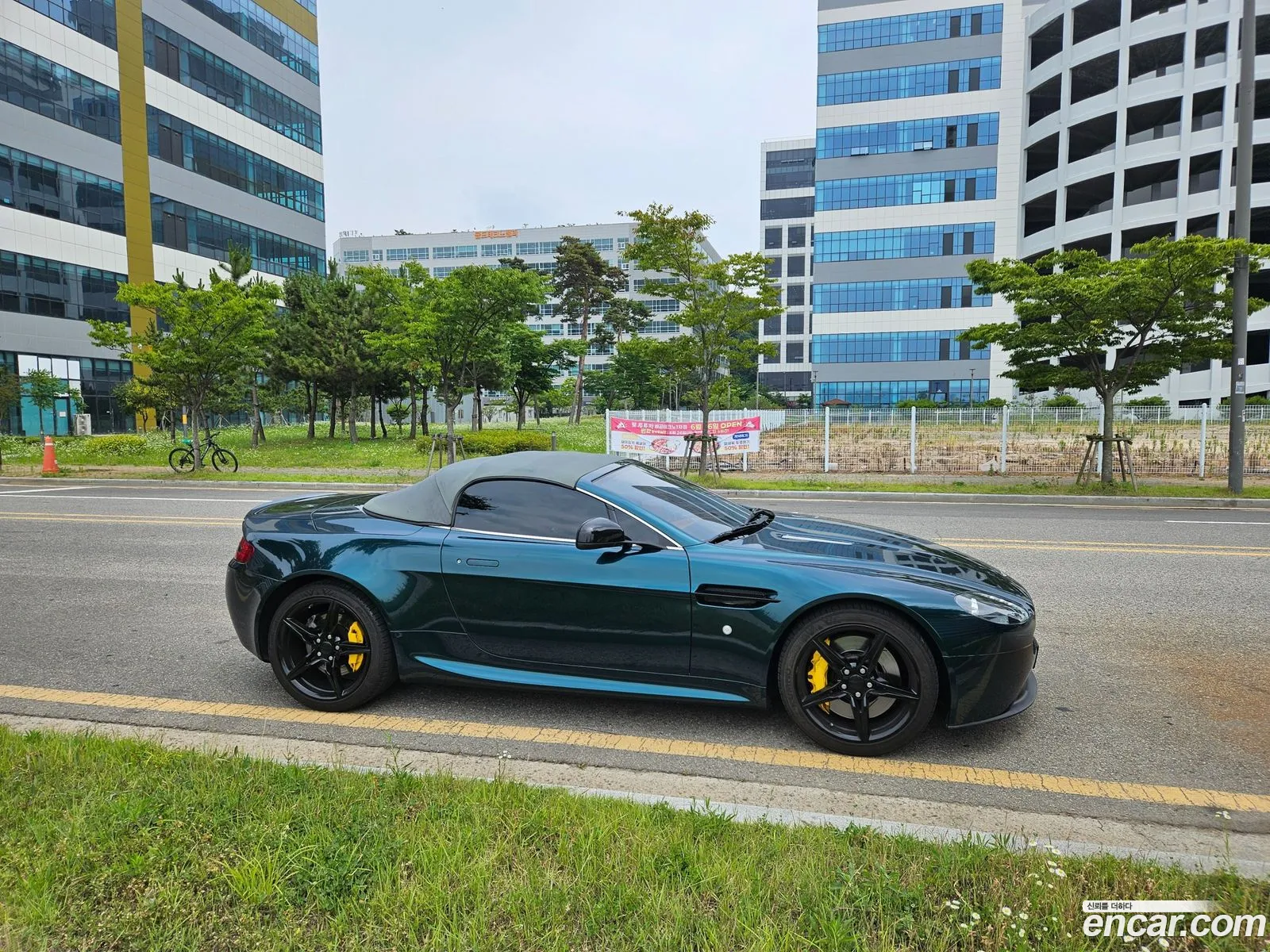 Aston Martin V8 Vantage 2016 — 13