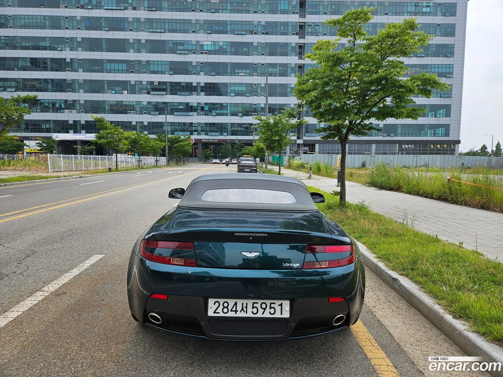 Aston Martin V8 Vantage 2016 — 3