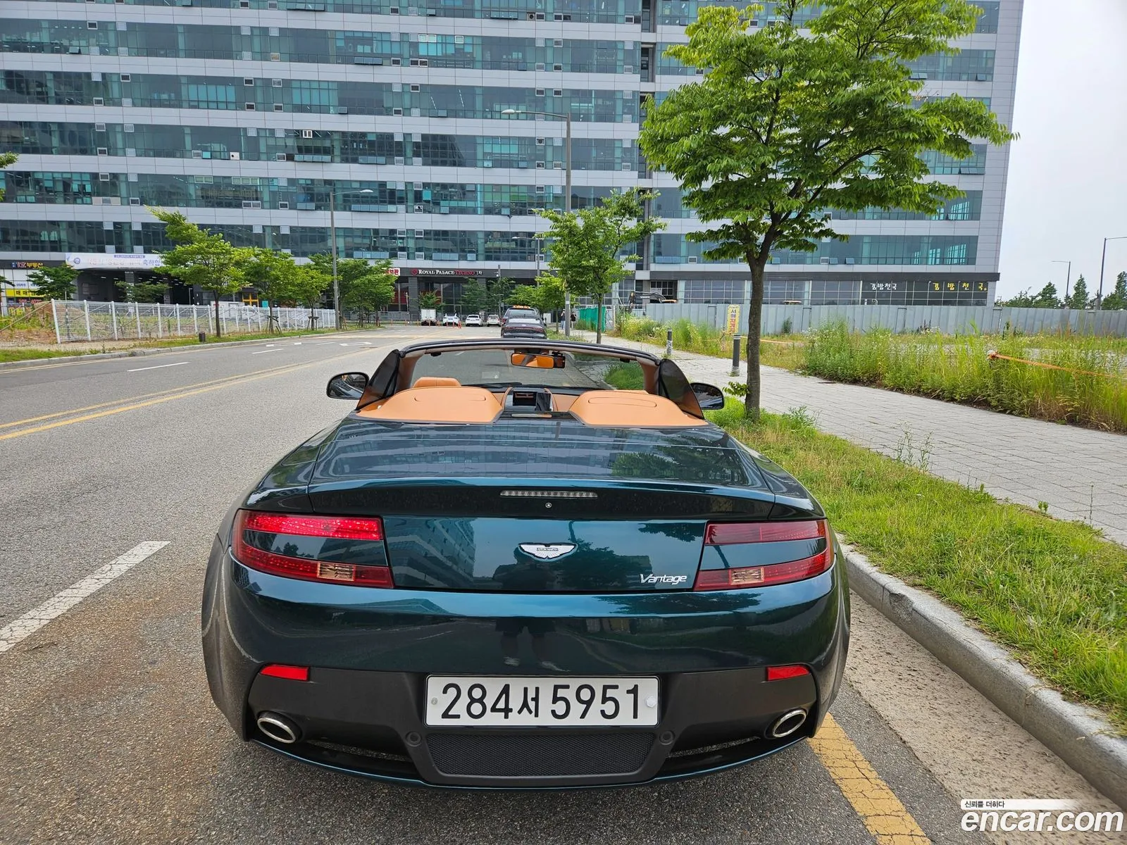 Aston Martin V8 Vantage 2016 — 19