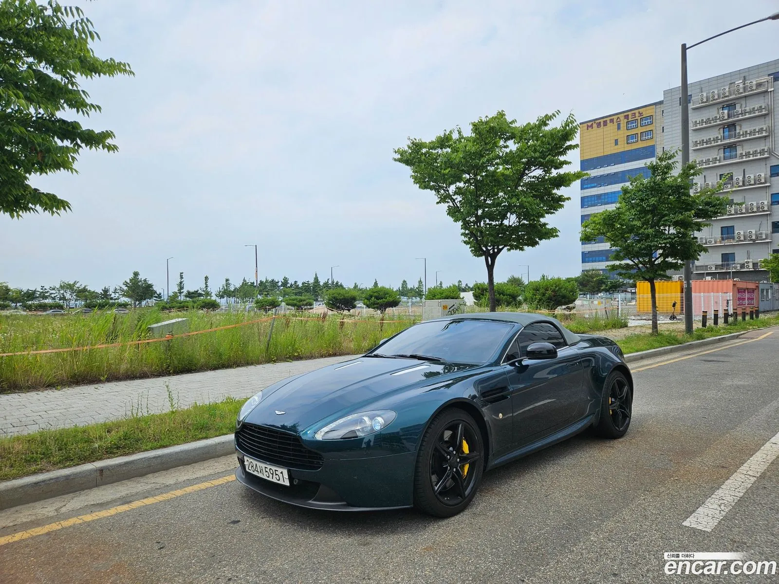 Aston Martin V8 Vantage 2016 — 15