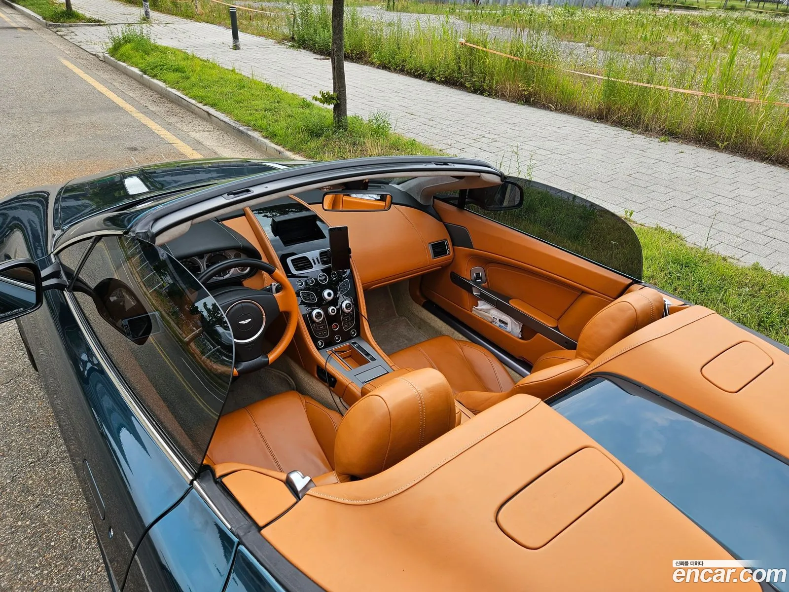 Aston Martin V8 Vantage 2016 — 16