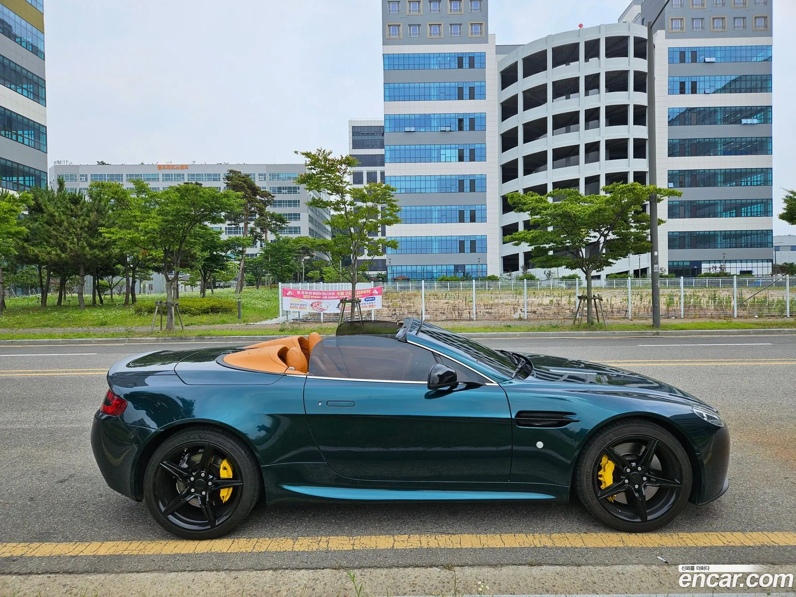 Aston Martin V8 Vantage 2016 — 10