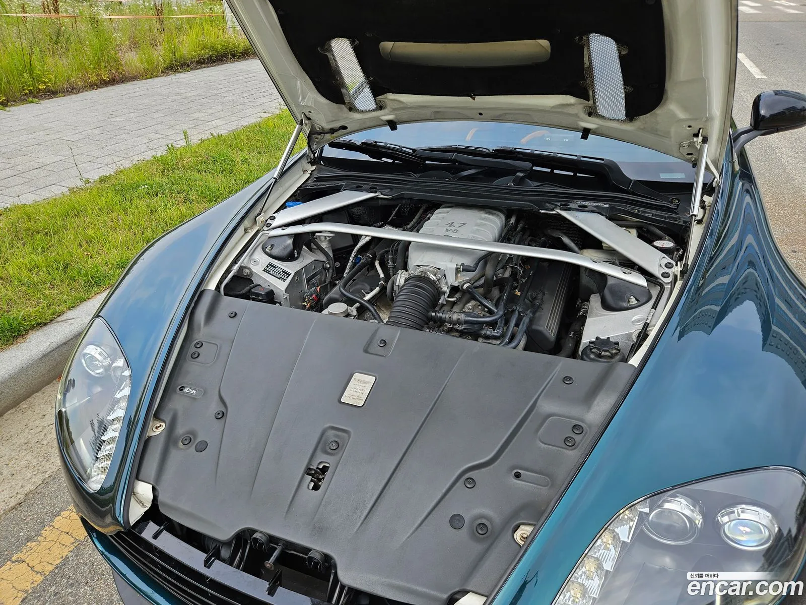 Aston Martin V8 Vantage 2016 — 18