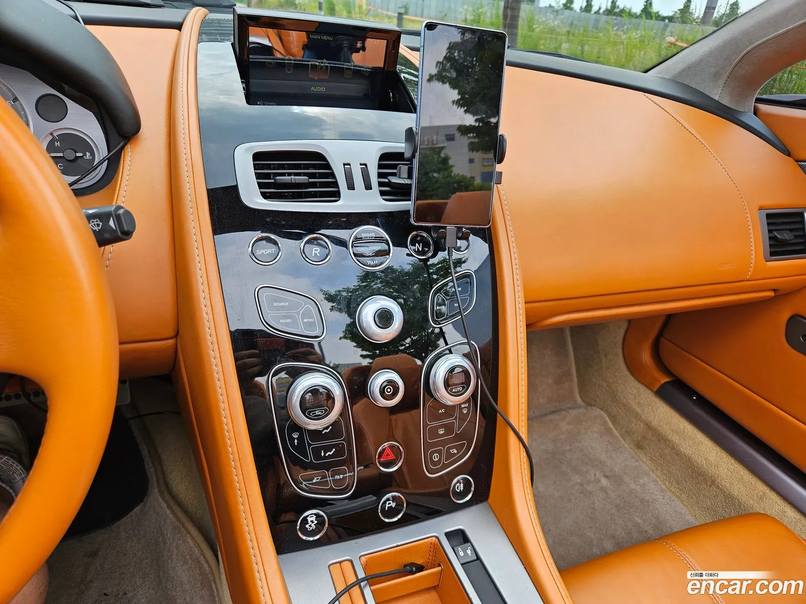 Aston Martin V8 Vantage 2016 — 7