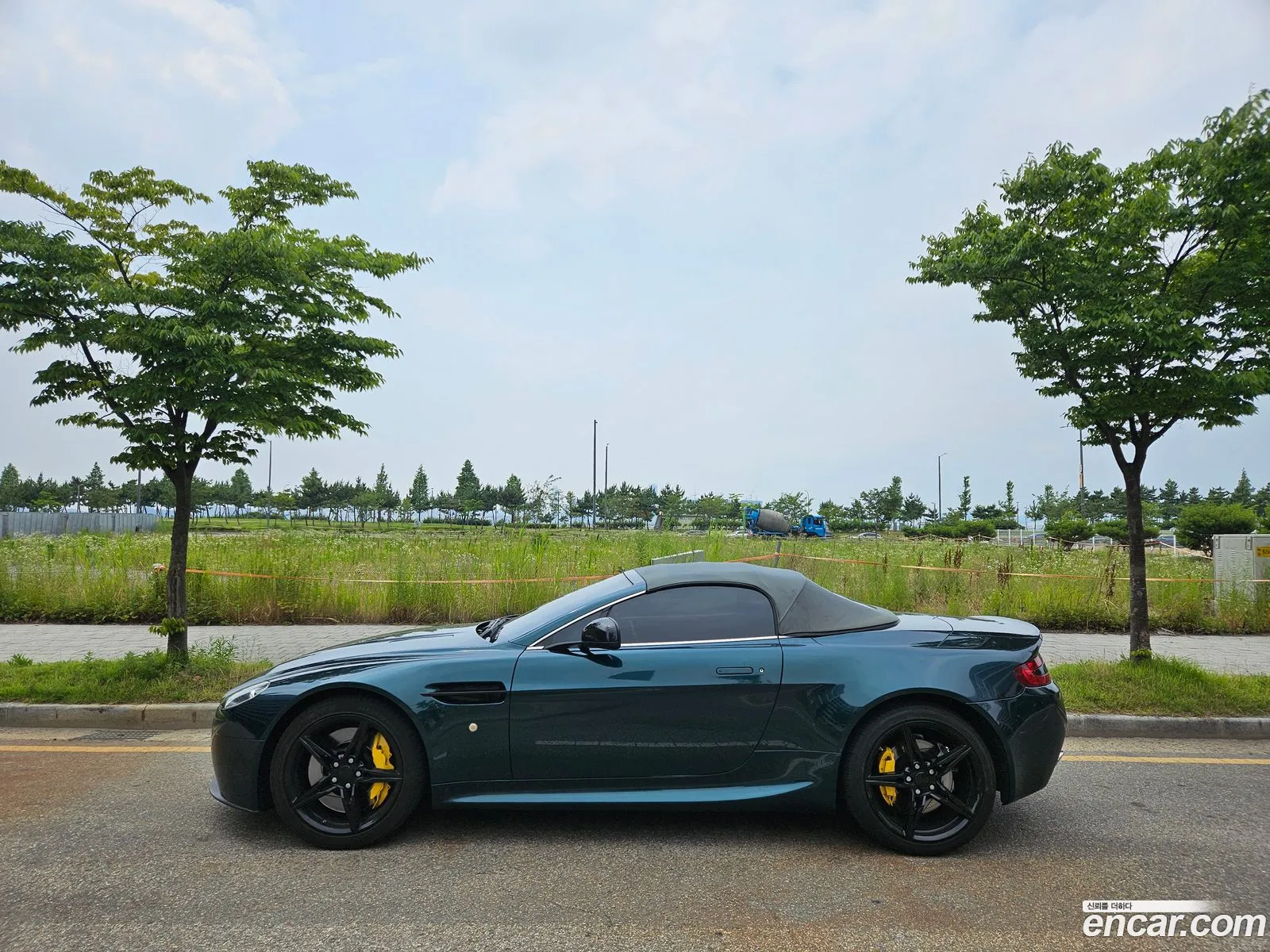 Aston Martin V8 Vantage 2016 — 17