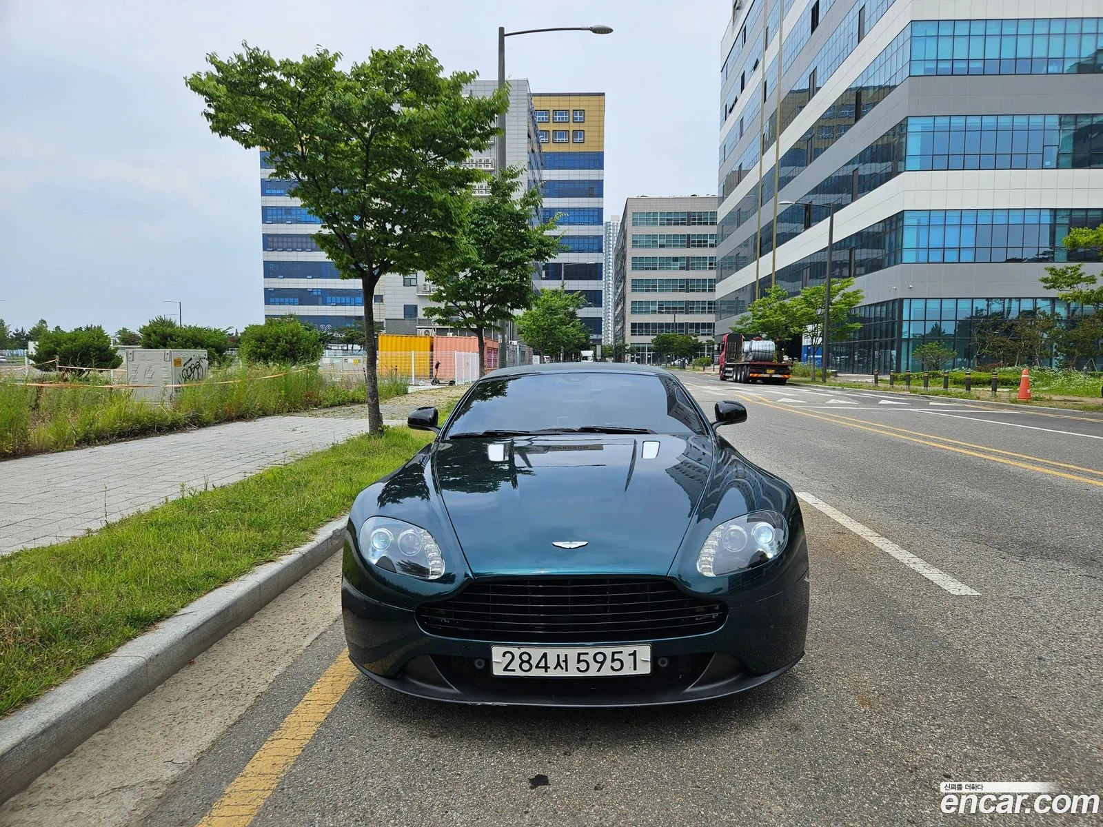 Aston Martin V8 Vantage 2016 — 20