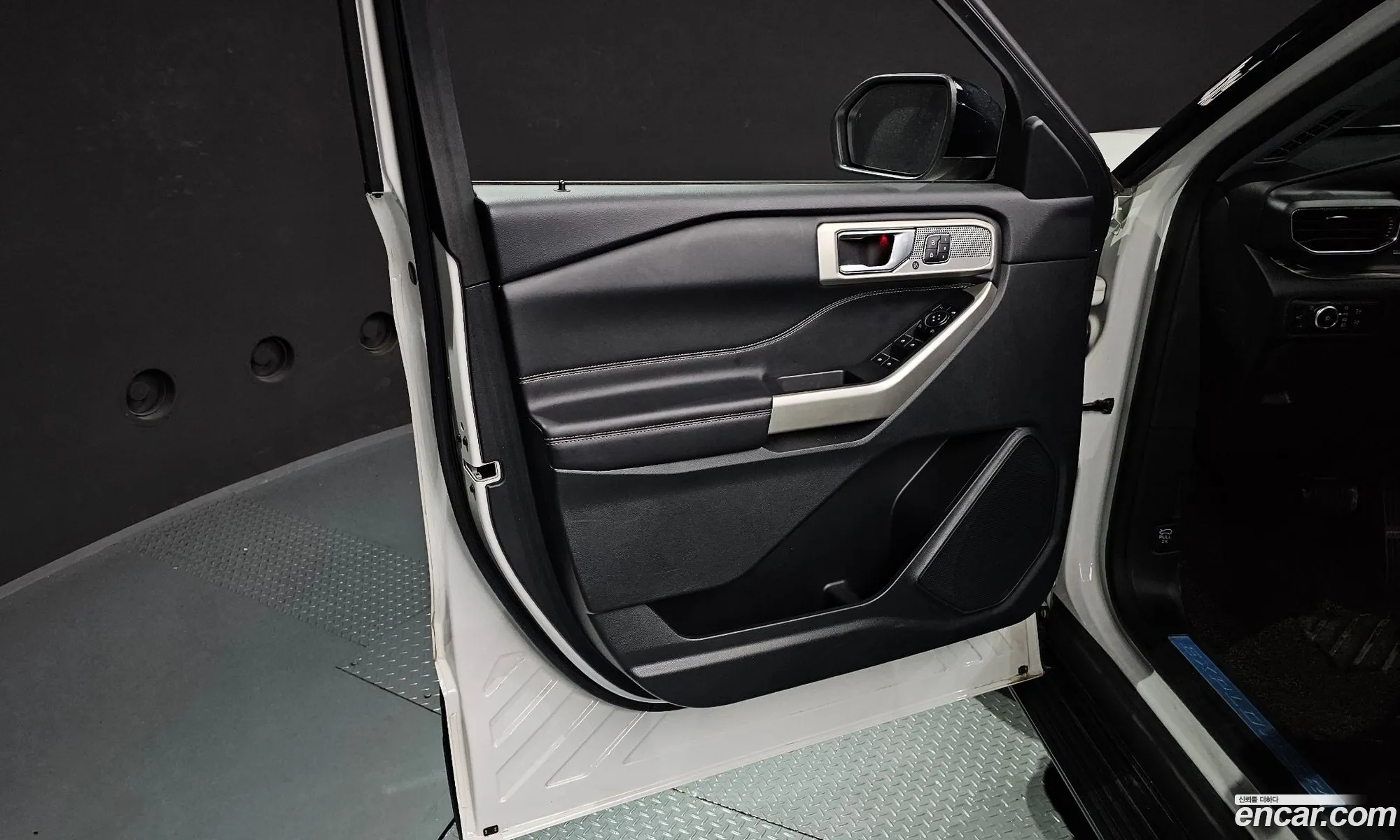 Ford Explorer 6th Gen 2023 1FMSK8FH3PGB54374 — 4