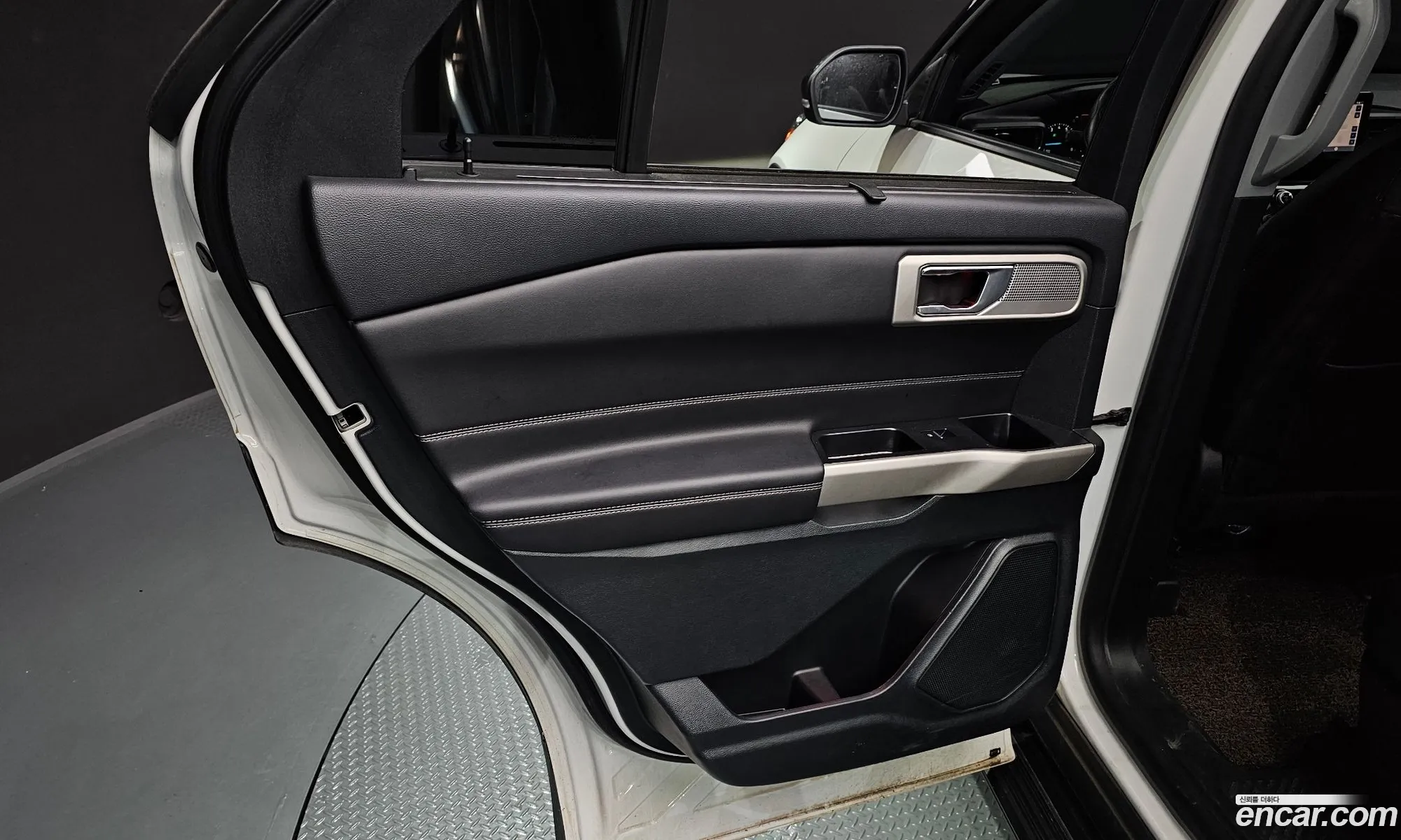 Ford Explorer 6th Gen 2023 1FMSK8FH3PGB54374 — 10