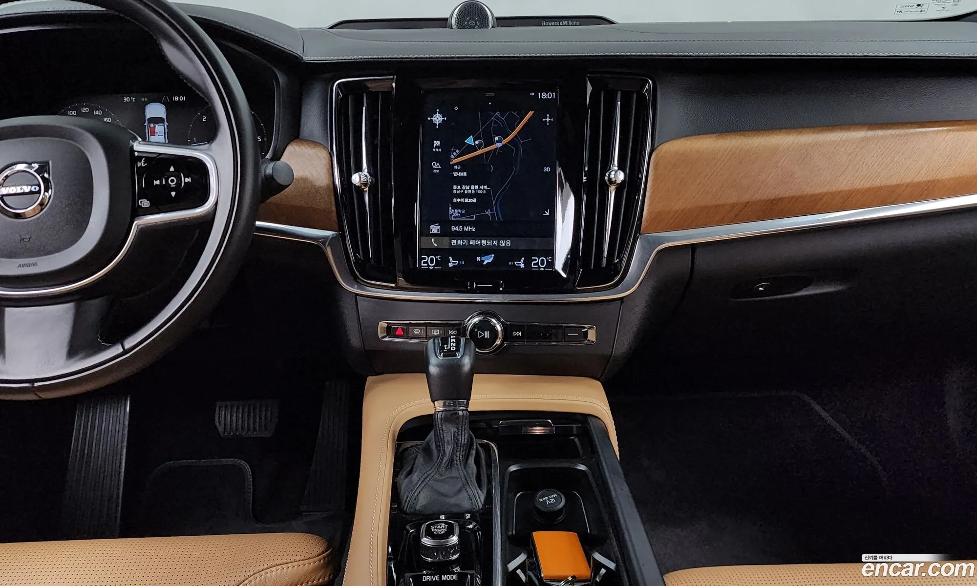 Volvo S90 2019 LVYPS68TCKP057253 — 4