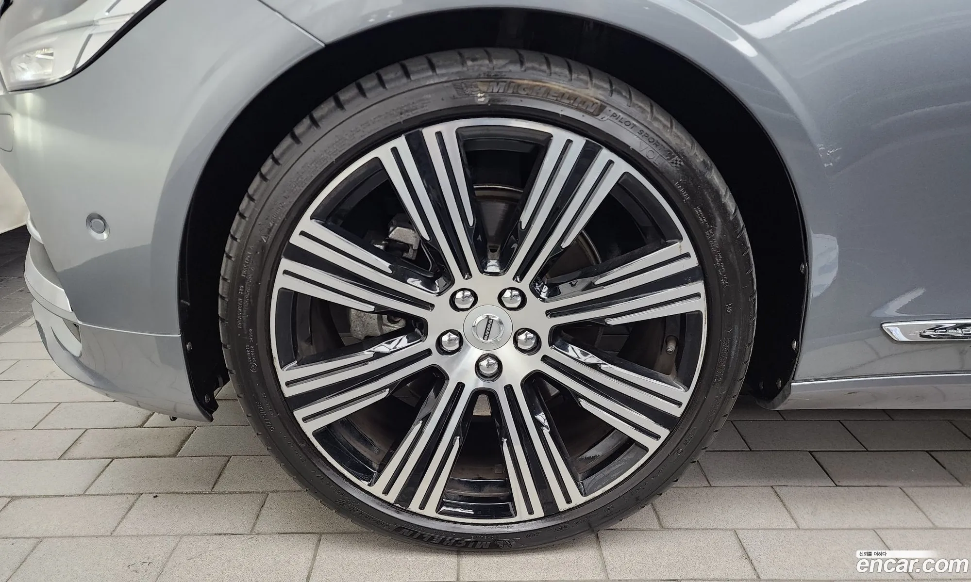 Volvo S90 2019 LVYPS68TCKP057253 — 18
