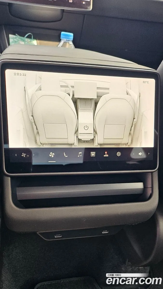 Tesla Model Y 2025 — 2