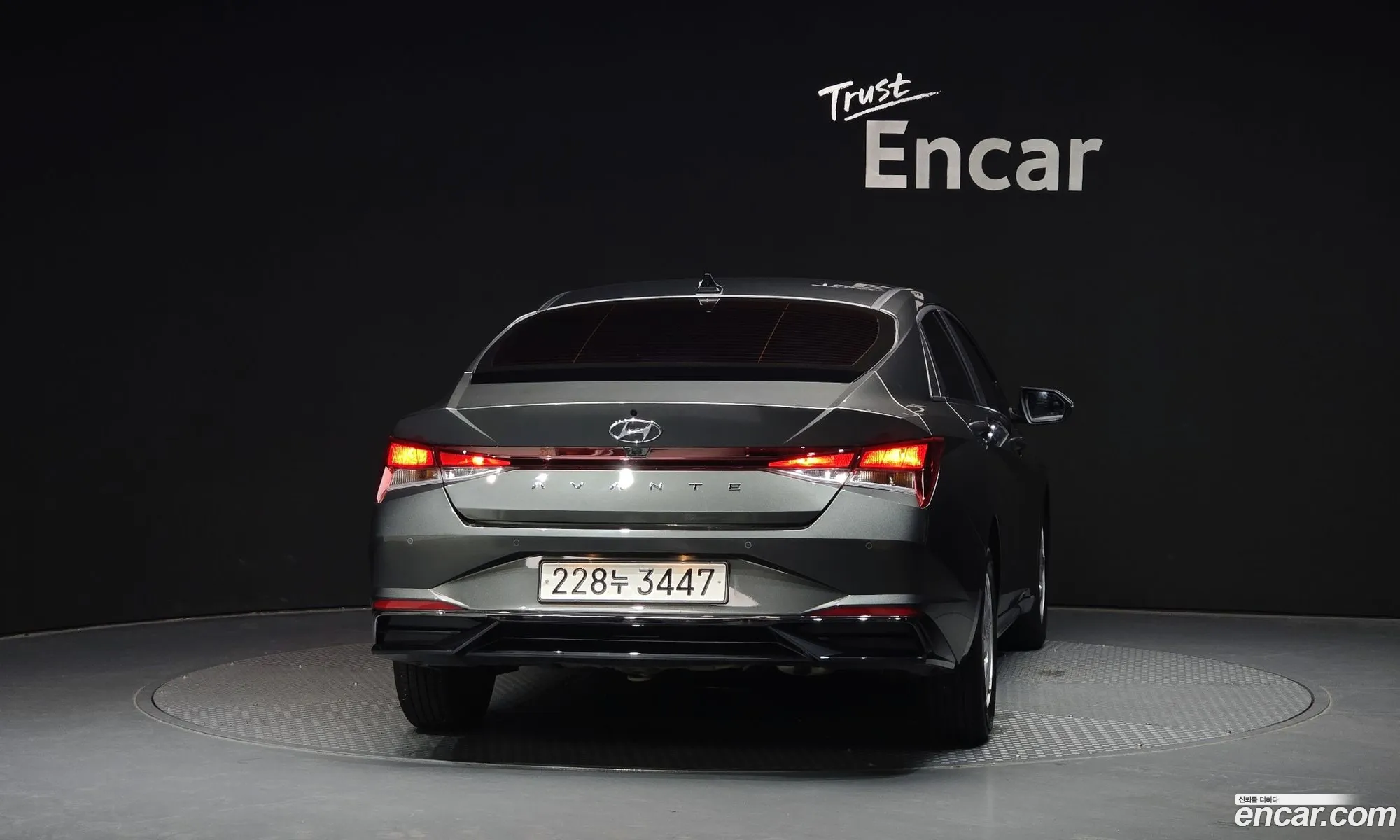 Hyundai Elantra 2023 — 10