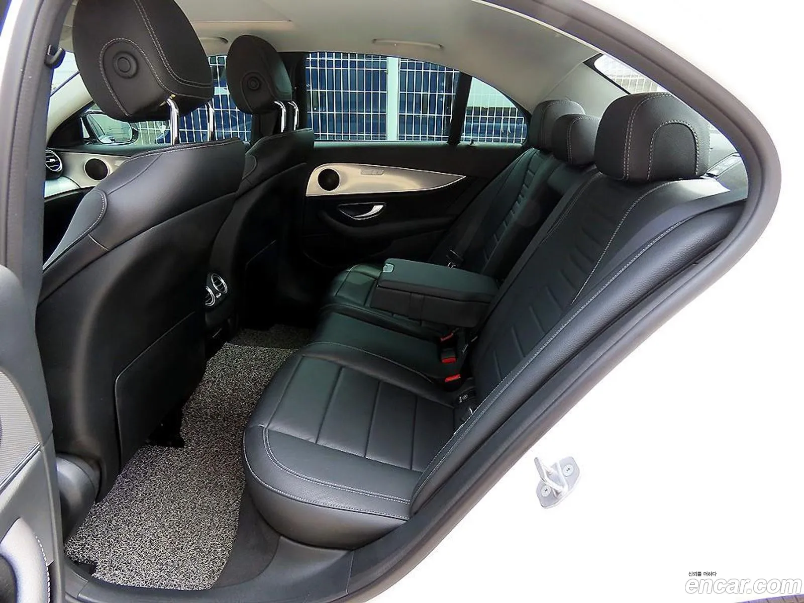 Mercedes-Benz E-Class W213 2018 — 16