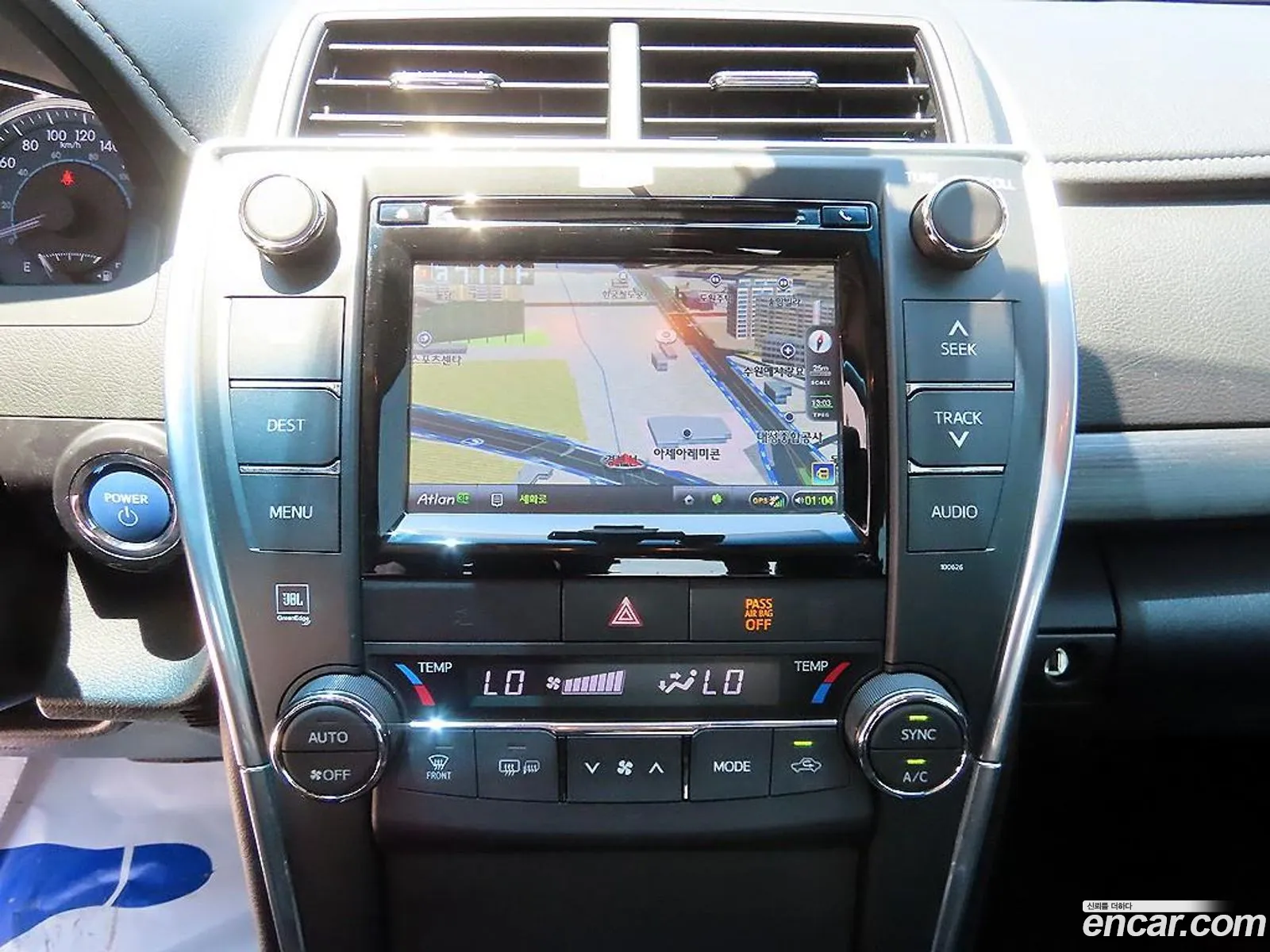 Toyota Camry 2016 — 18