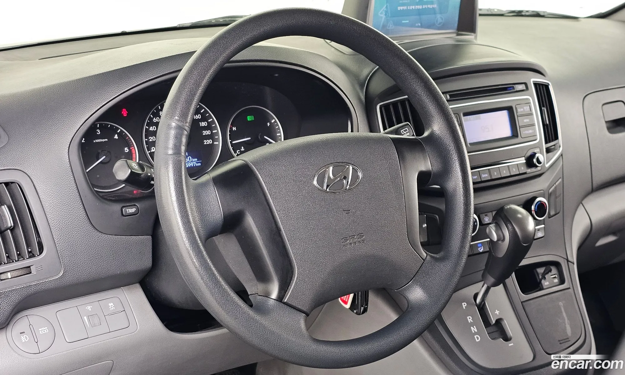 Hyundai Grand Starex 2017 — 27