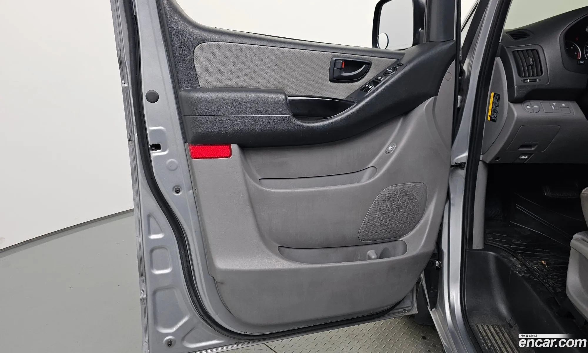 Hyundai Grand Starex 2017 — 28
