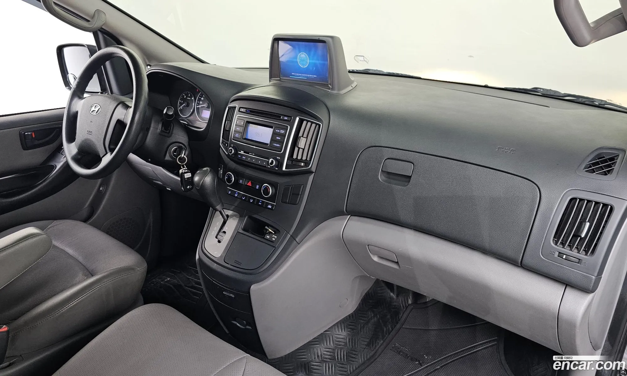 Hyundai Grand Starex 2017 — 14