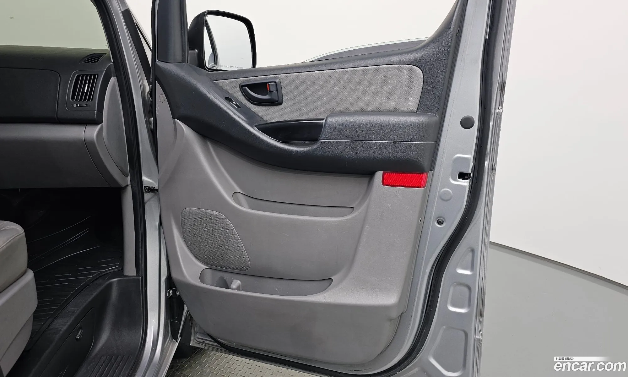 Hyundai Grand Starex 2017 — 26