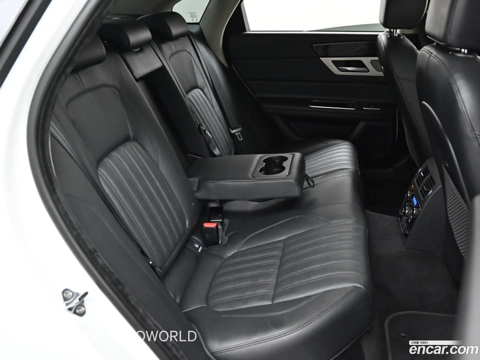 Jaguar XF 2020 — 19