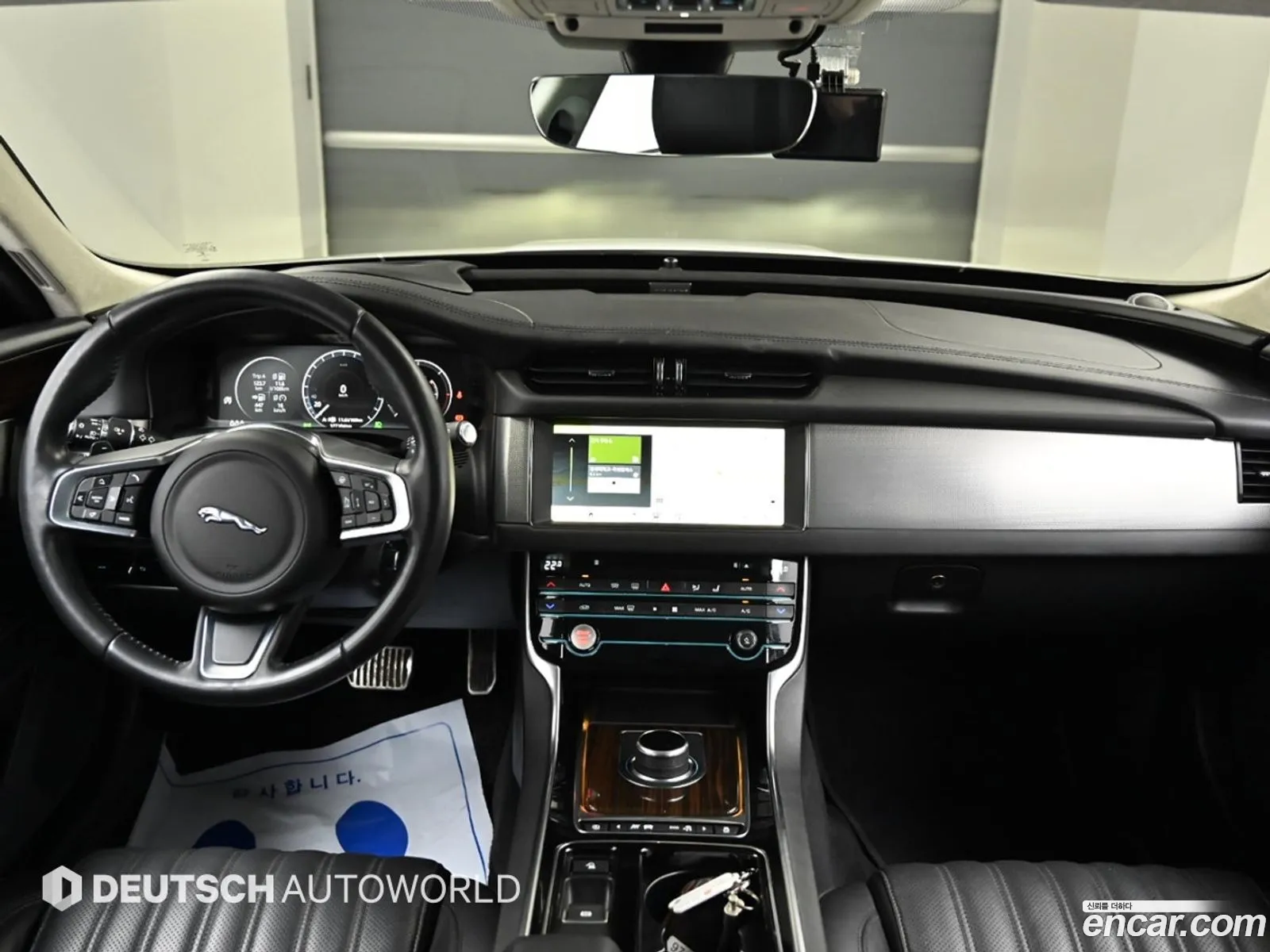Jaguar XF 2020 — 16