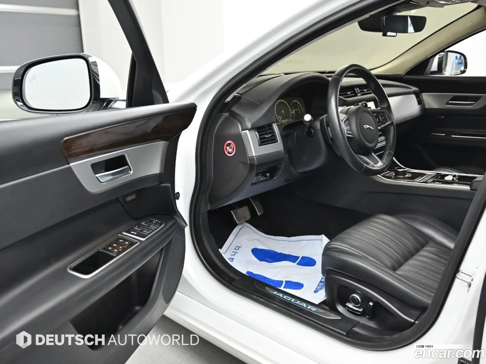Jaguar XF 2020 — 18
