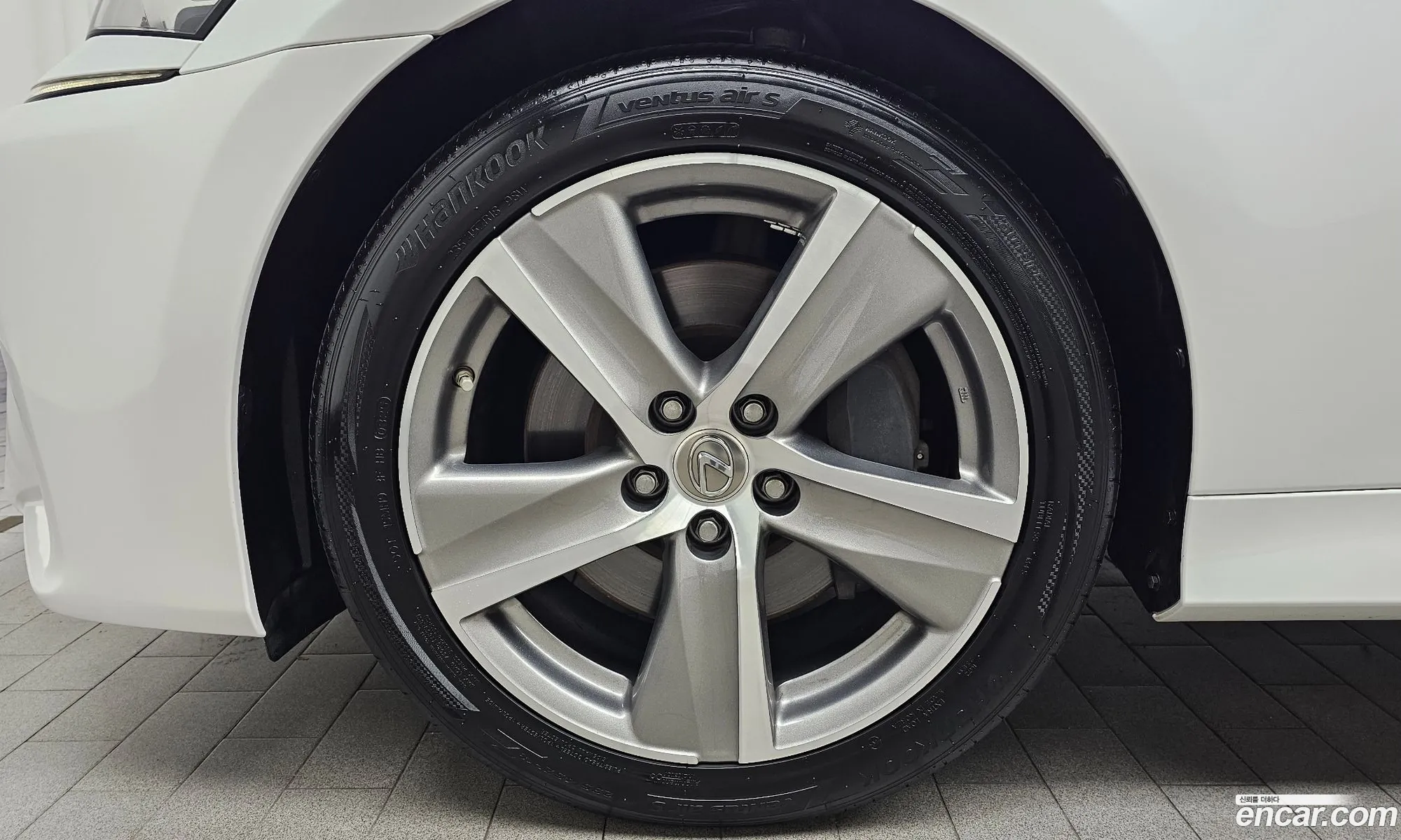 Lexus GS300 2018 JTHBA1BL2JA006945 — 14