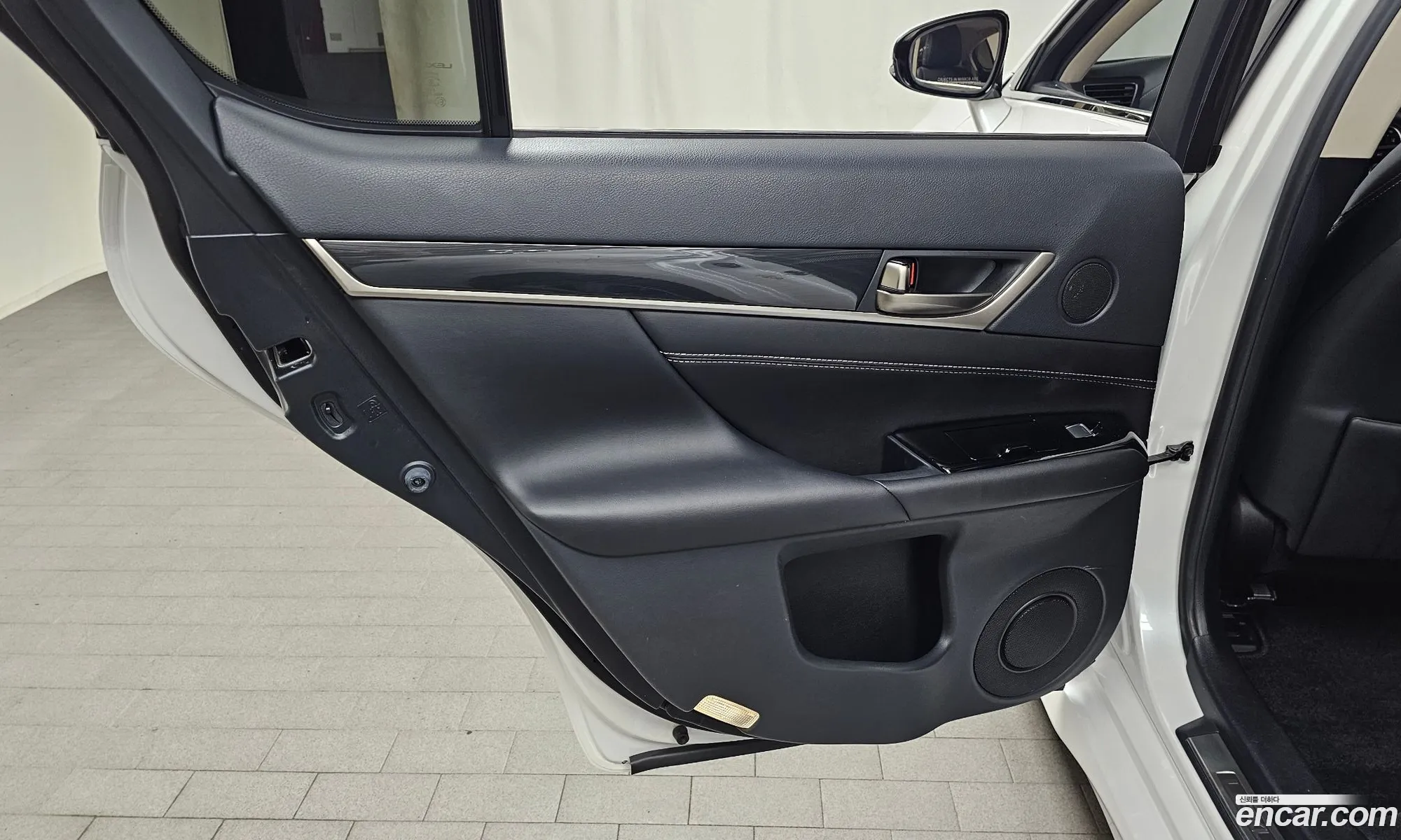 Lexus GS300 2018 JTHBA1BL2JA006945 — 10