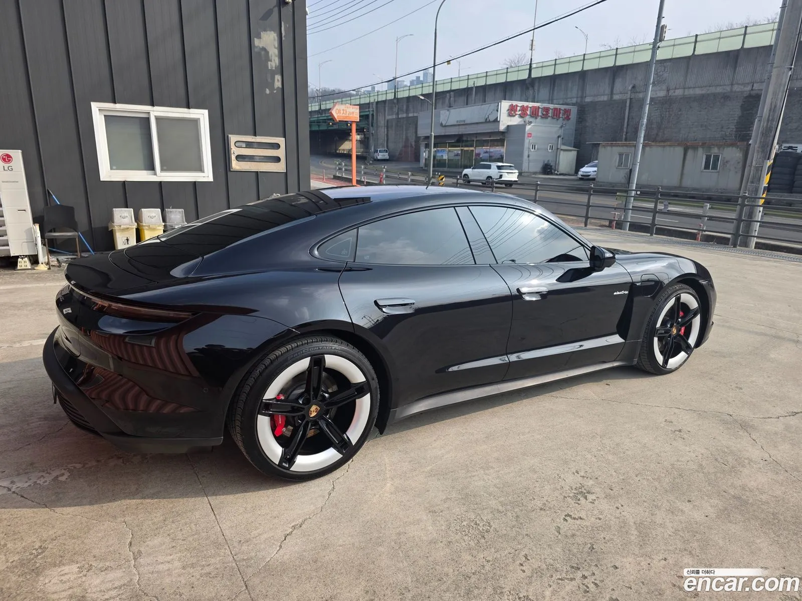Porsche Taycan 2025 — 7