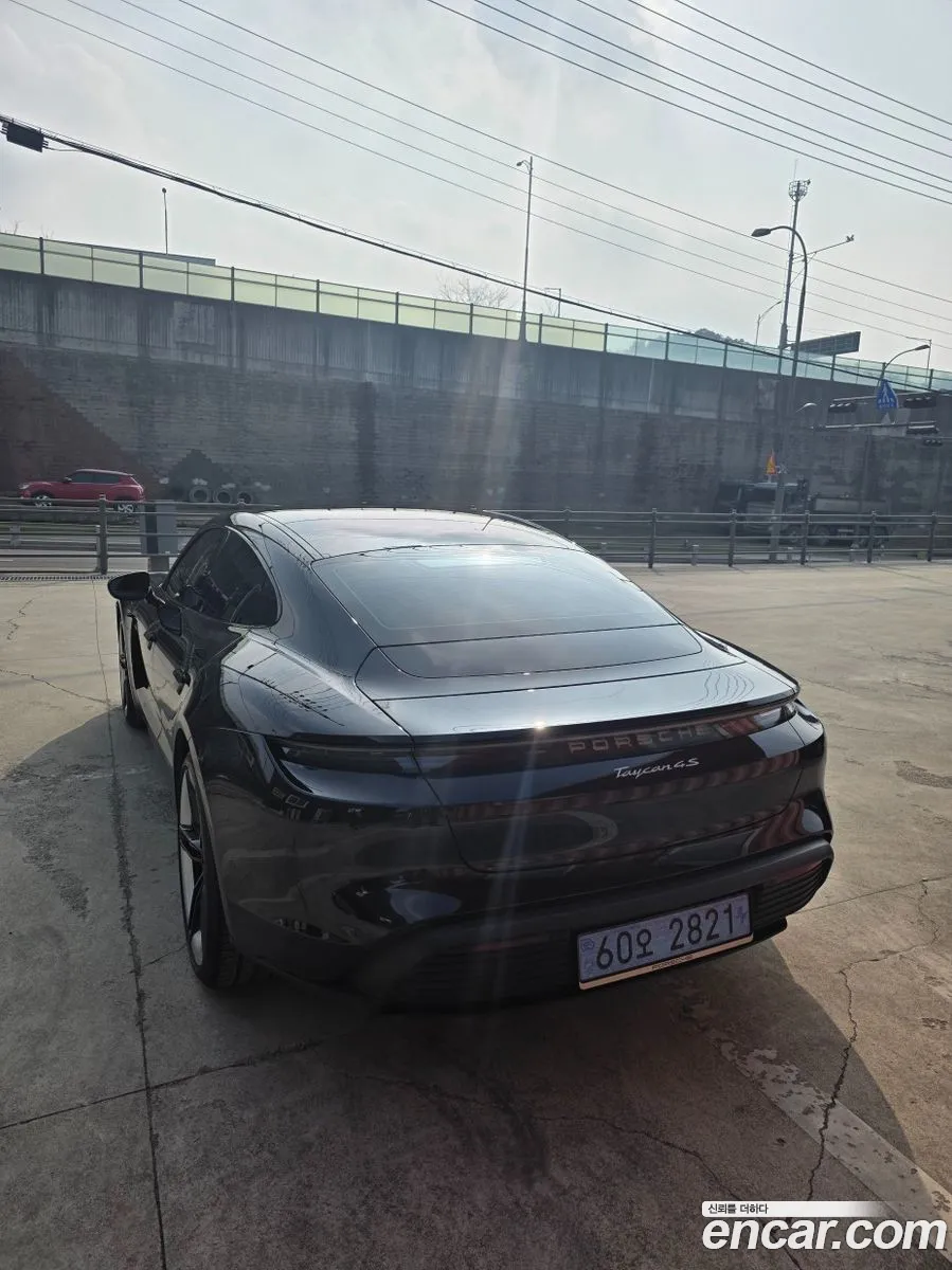 Porsche Taycan 2025 — 12