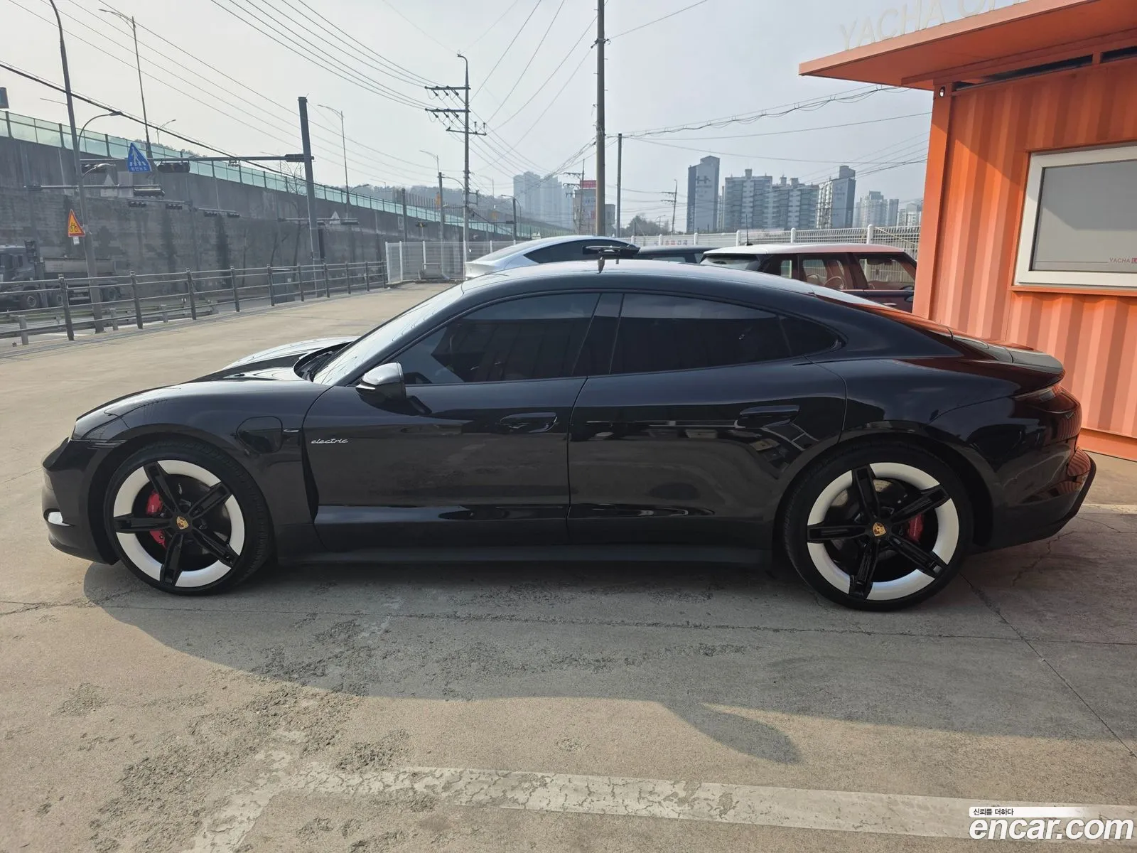 Porsche Taycan 2025 — 4