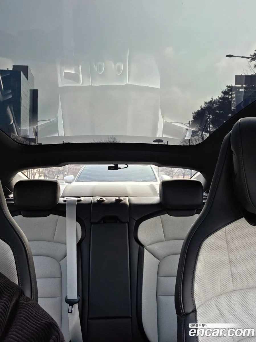 Porsche Taycan 2025 — 14