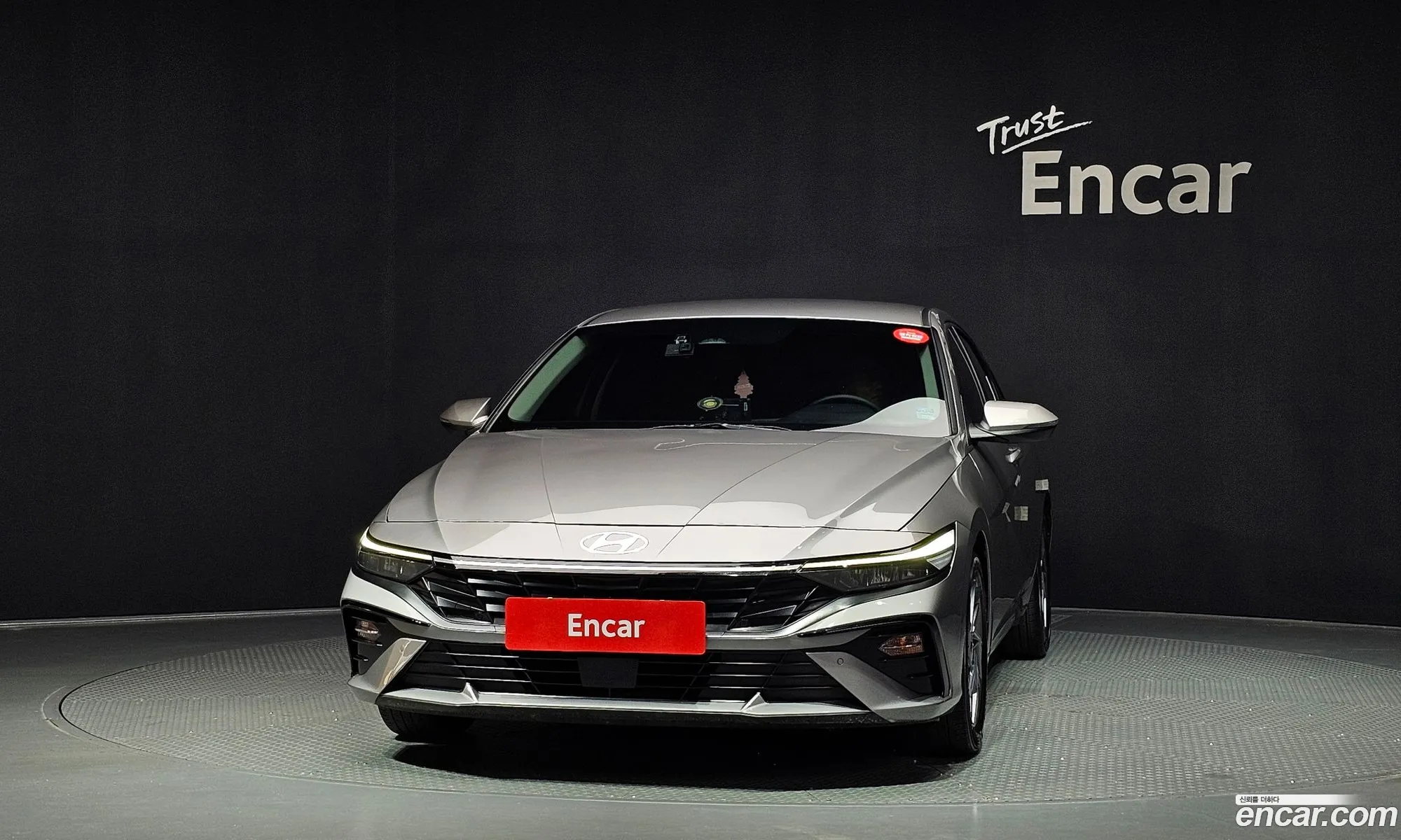Hyundai Elantra Hybrid 2023 — 32