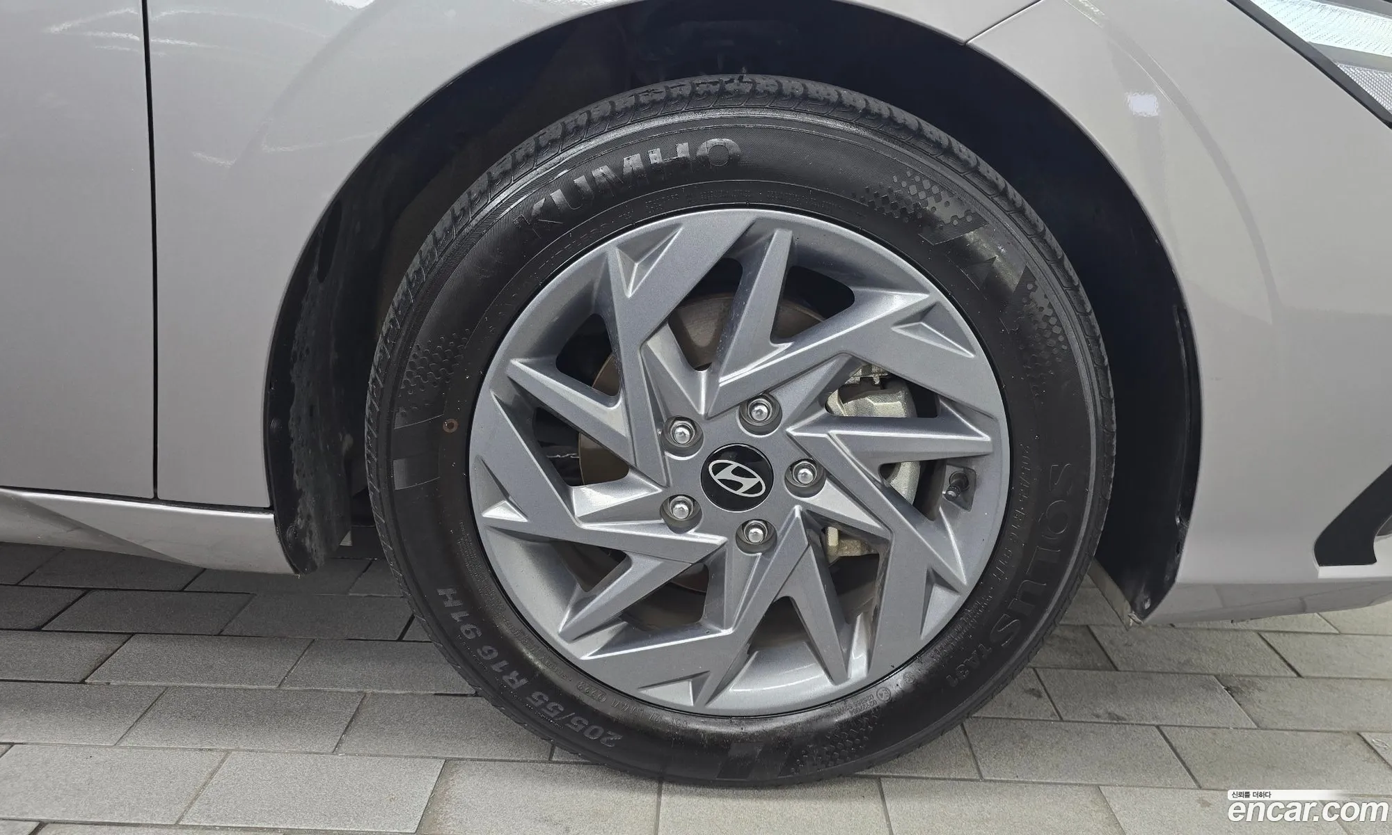 Hyundai Elantra Hybrid 2023 — 13