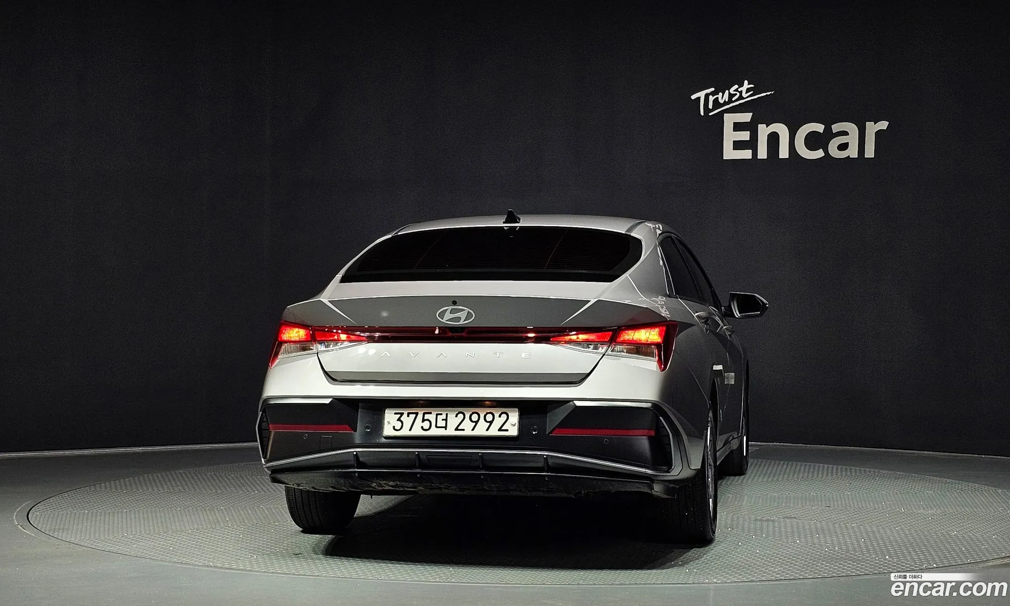 Hyundai Elantra Hybrid 2023 — 21