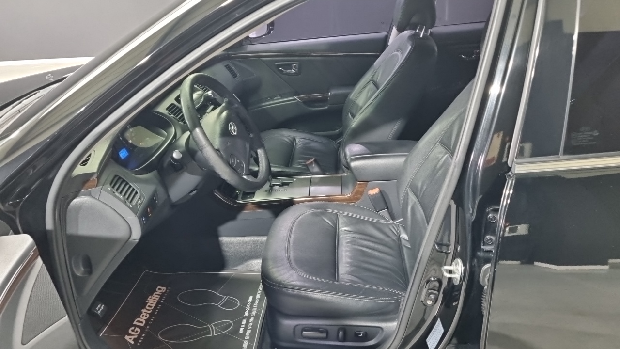 Hyundai The Luxury Grandeur 2011 — 12