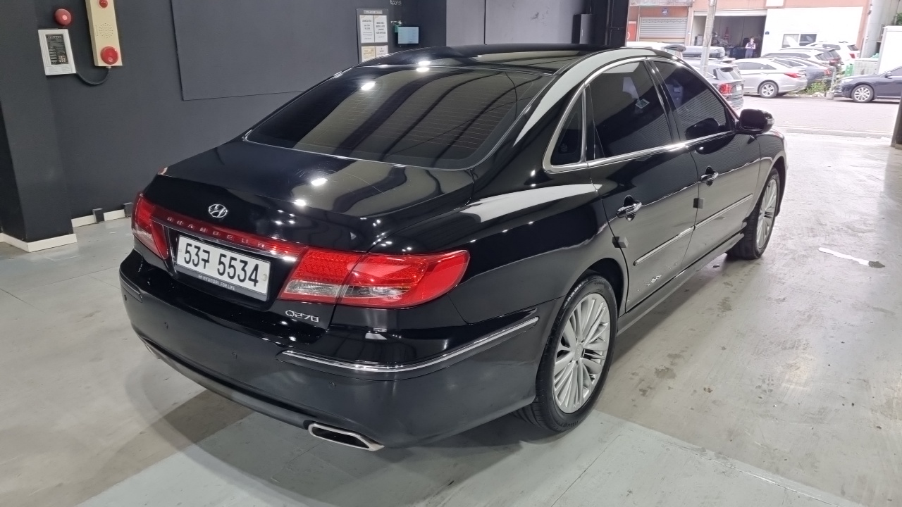 Hyundai The Luxury Grandeur 2011 — 6