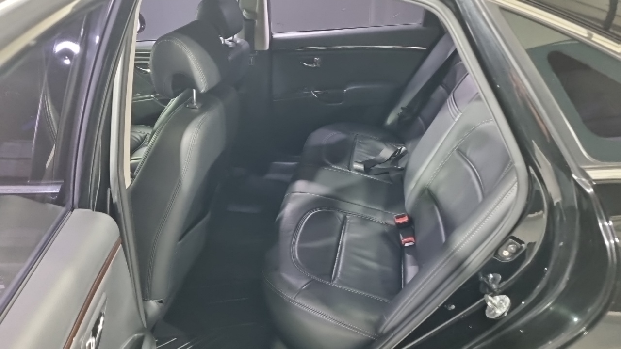 Hyundai The Luxury Grandeur 2011 — 16