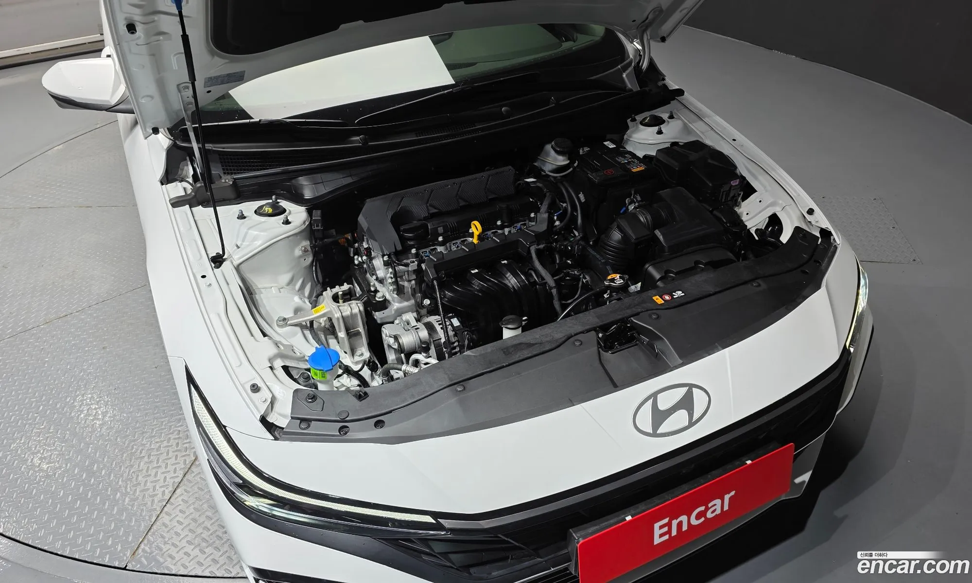Hyundai Elantra 2025 — 14